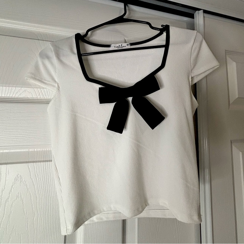 White top size medium w/ black bow